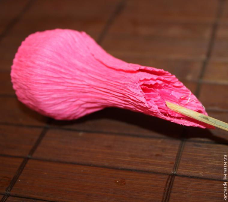 Как сделать цветок для букета из конфет, фото № 14