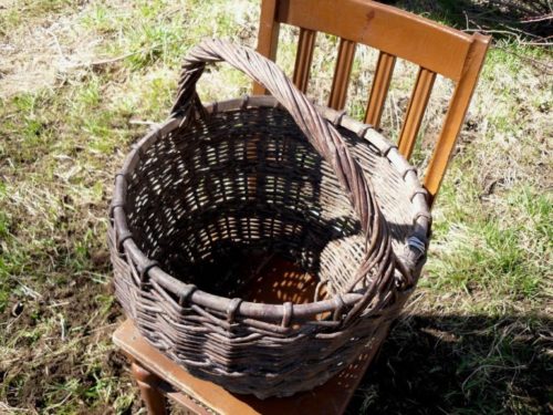 Плетенная корзинка для выращивания петунии