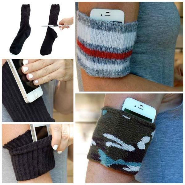 Манжеты из носков для мобильного телефона. Фото с сайта theartofdoingstuff.com