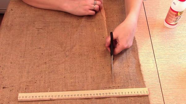 Отрезаем ленту от мешковины