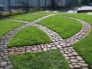 Каменные дорожки на садовом участке